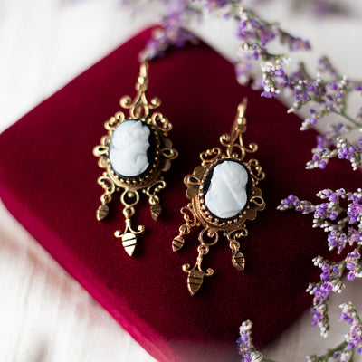 How to Choose the Right Antique Earrings