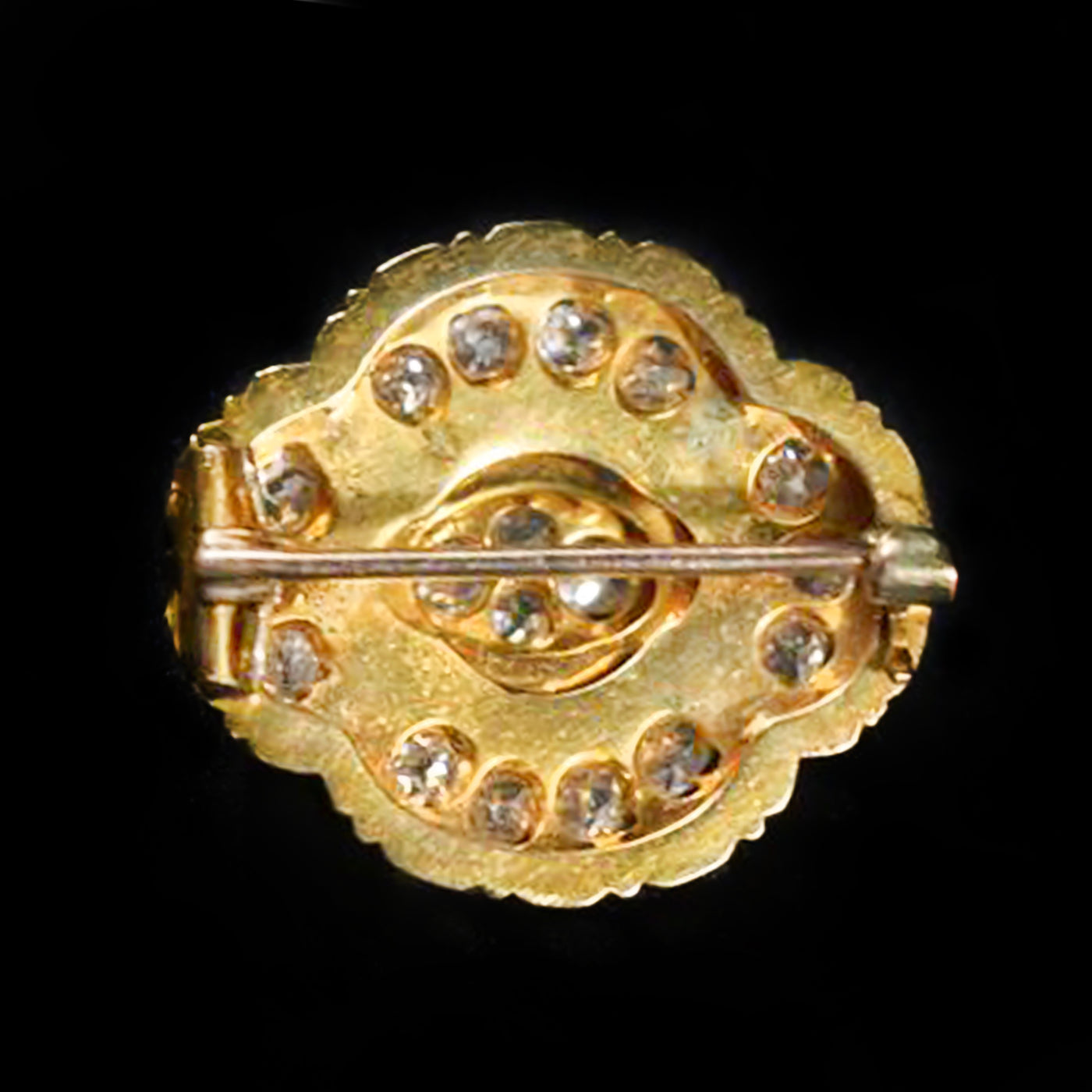 Victorian 18K Yellow Gold 1.25 Carat Old Mine Cut Diamond Brooch