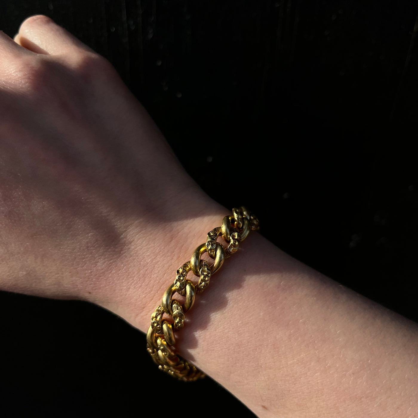 Victorian 18K Yellow Gold Engraved Link Bracelet