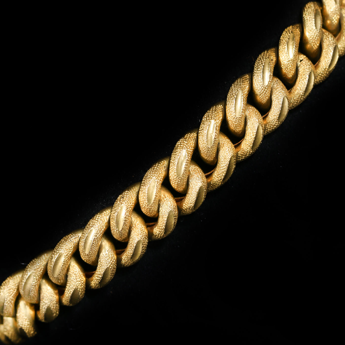 Victorian 18K Yellow Gold Engraved Curb Bracelet