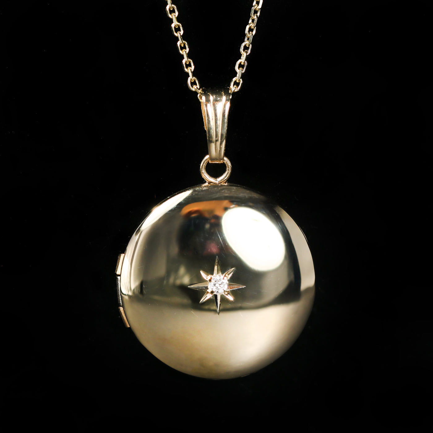 14K Yellow Gold Diamond Round Locket