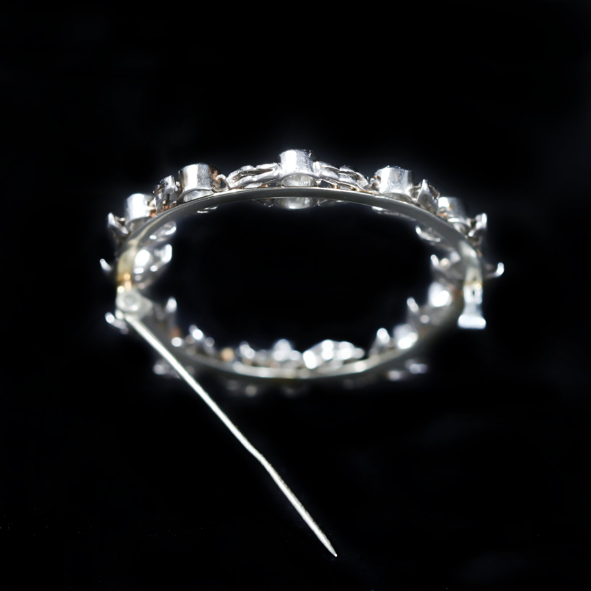 Edwardian 1.28 CTW Old Mine Cut Diamond Floral Circular Brooch