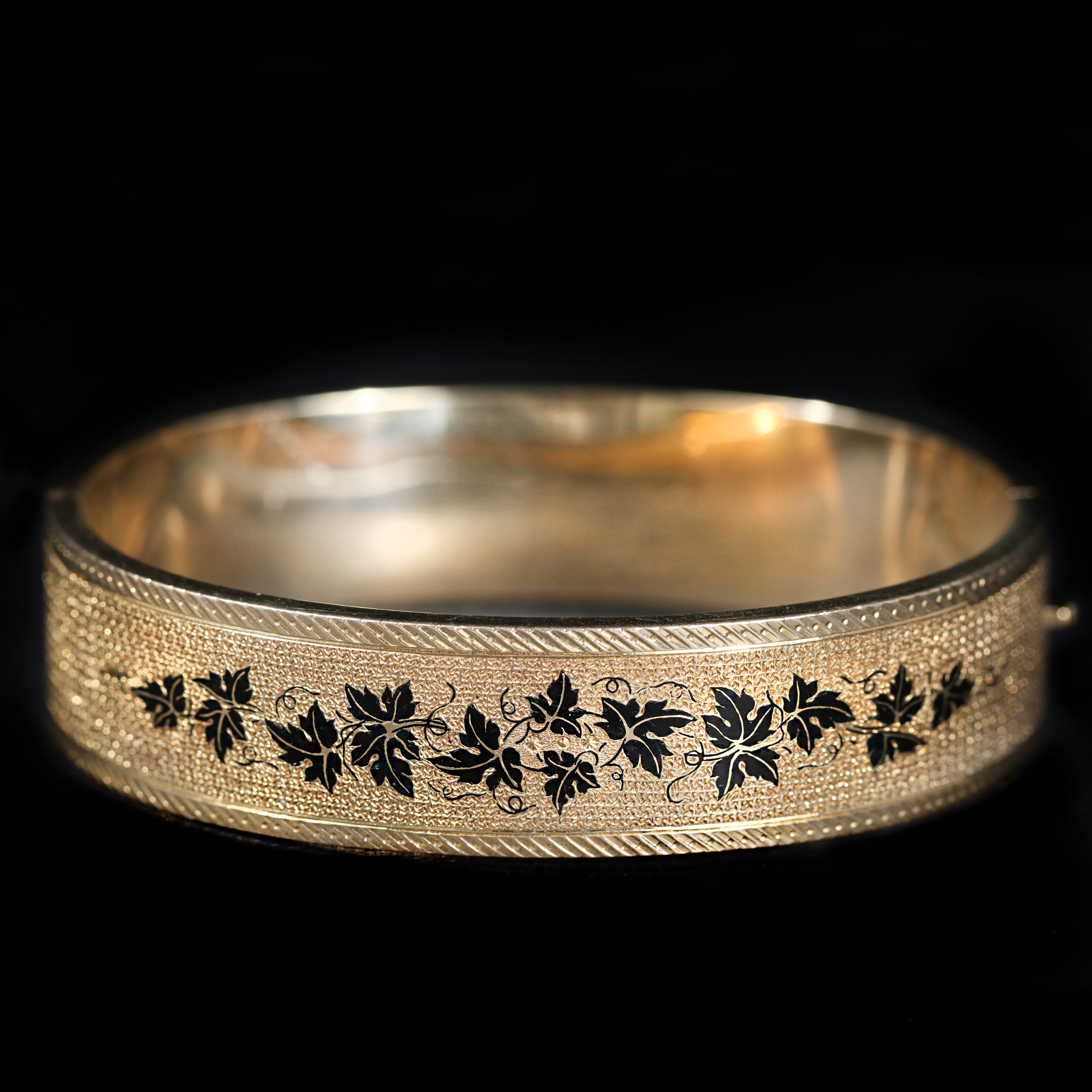 Victorian Taille d'Epargne Ivy Bangle Bracelet