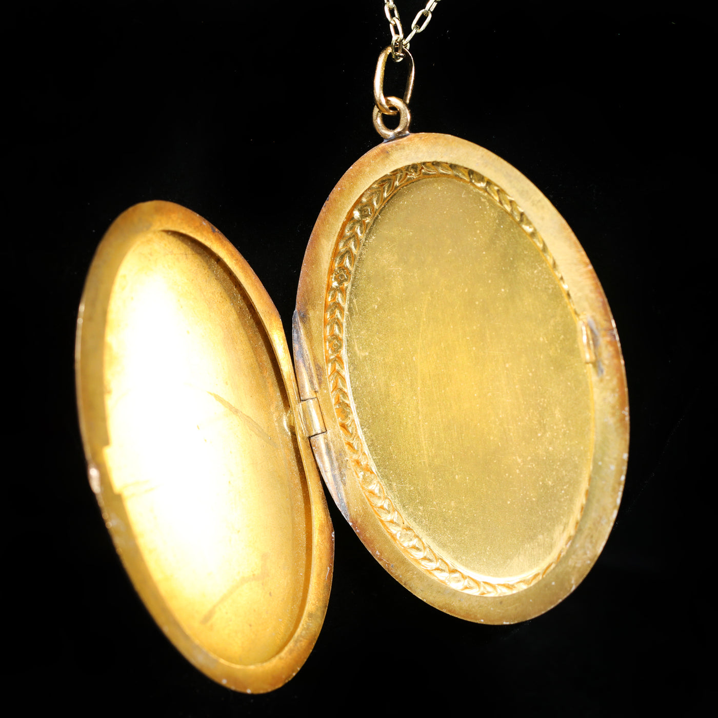 Victorian 18k Yellow Gold Enamel Locket Pendant