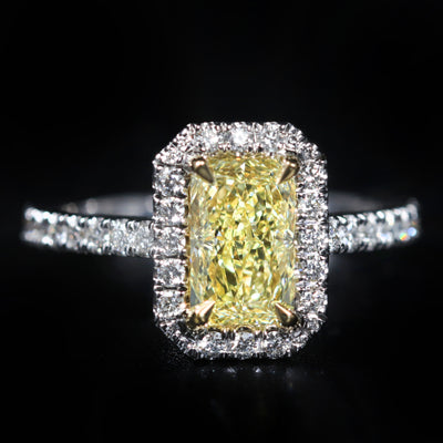 18k White Gold GIA 1.36 Carat Fancy Light Yellow Diamond Ring