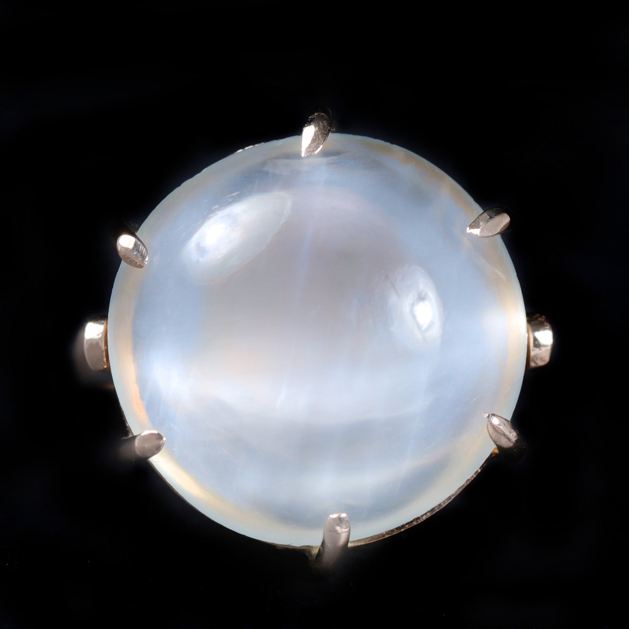 Victorian 18K Yellow Gold 11.25 Carat Moonstone Ring
