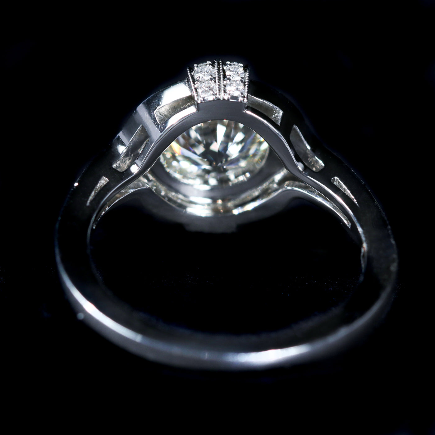 Platinum 1.70 Carat Round Brilliant Cut Diamond Engagement Ring