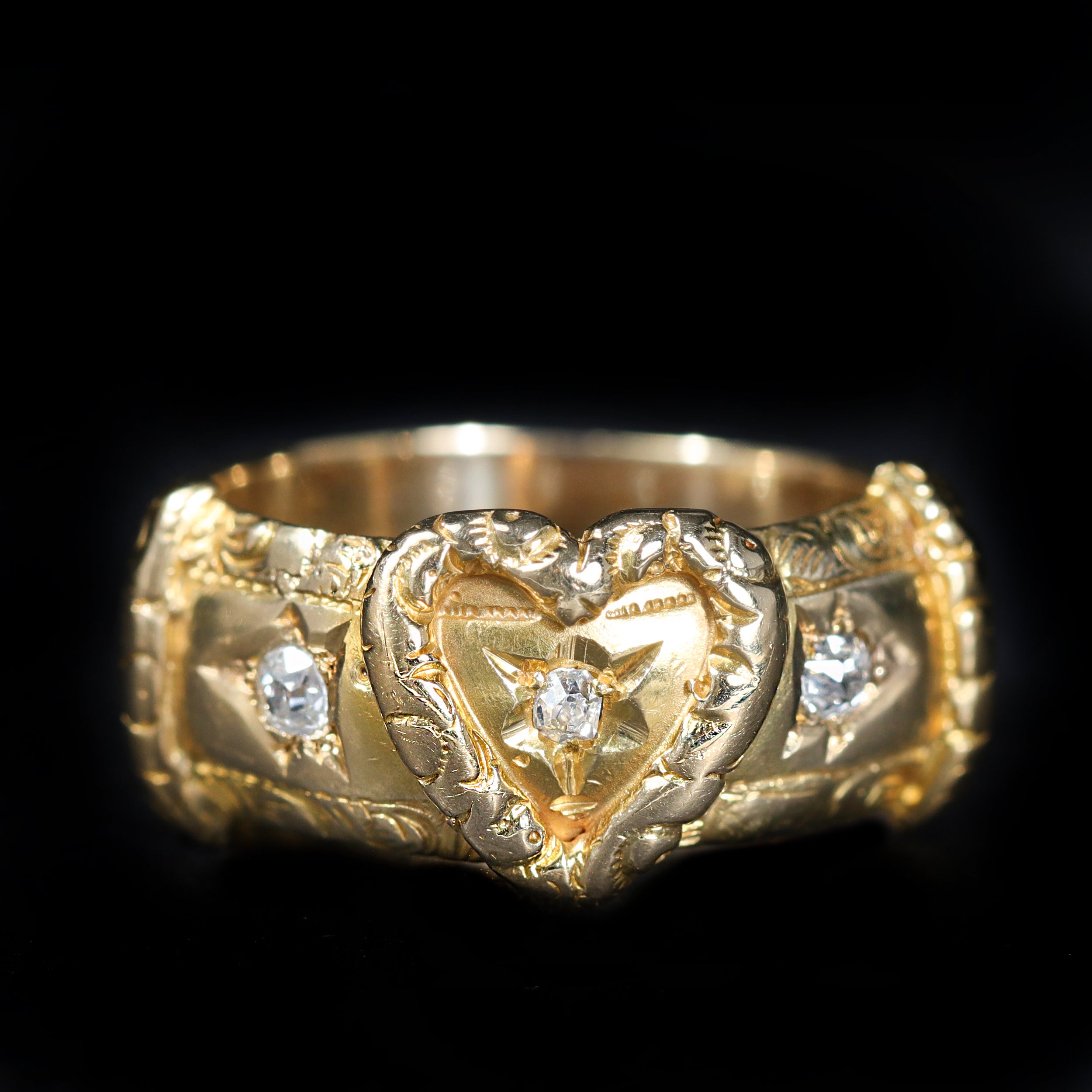 Victorian 18K Yellow Gold 0.15 CTW Diamond and Heart Band