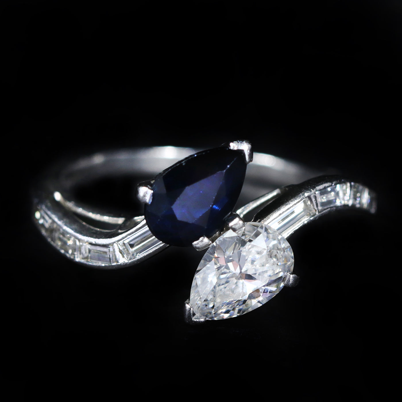 Art Deco Platinum 0.60 Carat Diamond and Sapphire Moi et Toi Ring