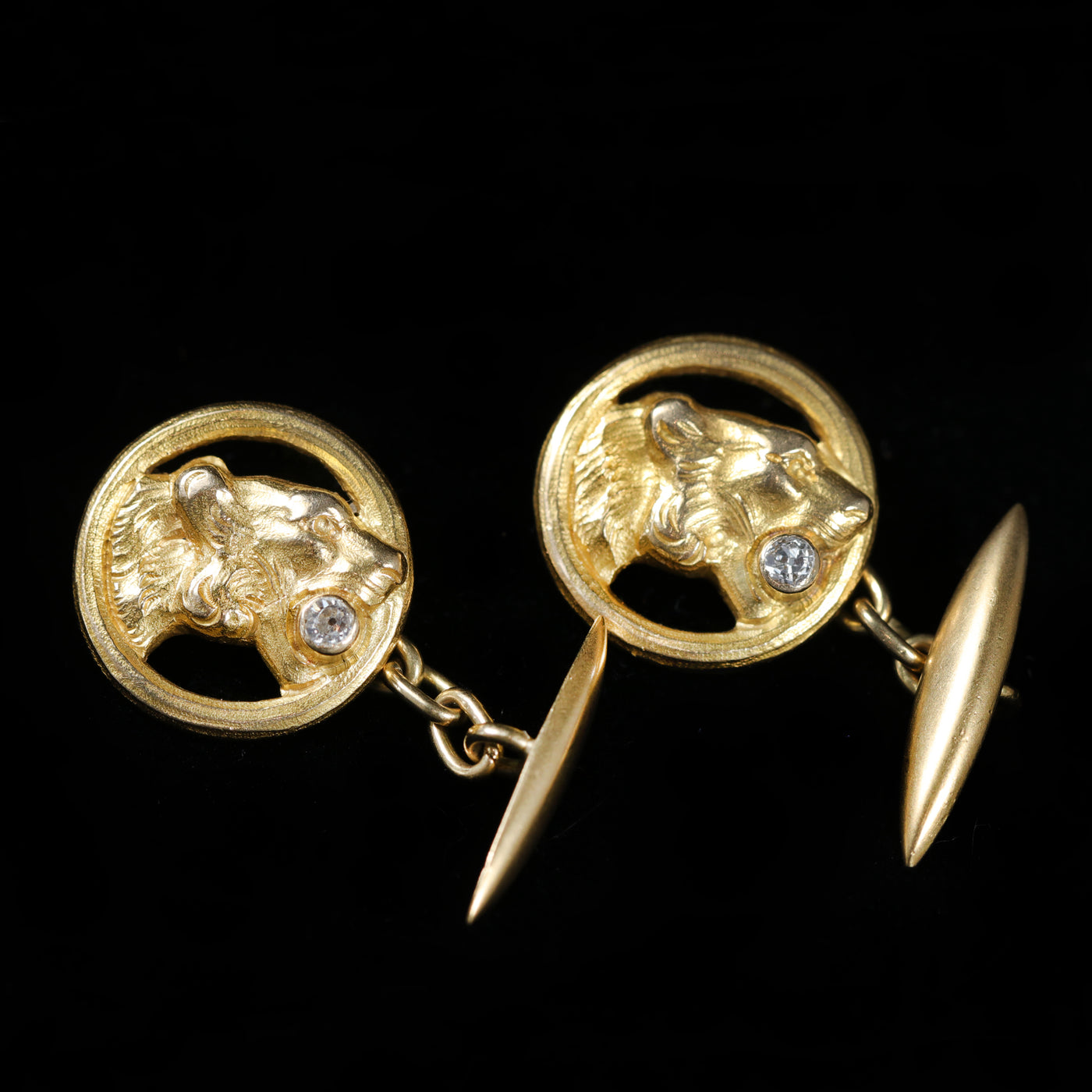 Art Nouveau 18K Yellow Gold 0.15 Carat Diamond Lion Cuff Links