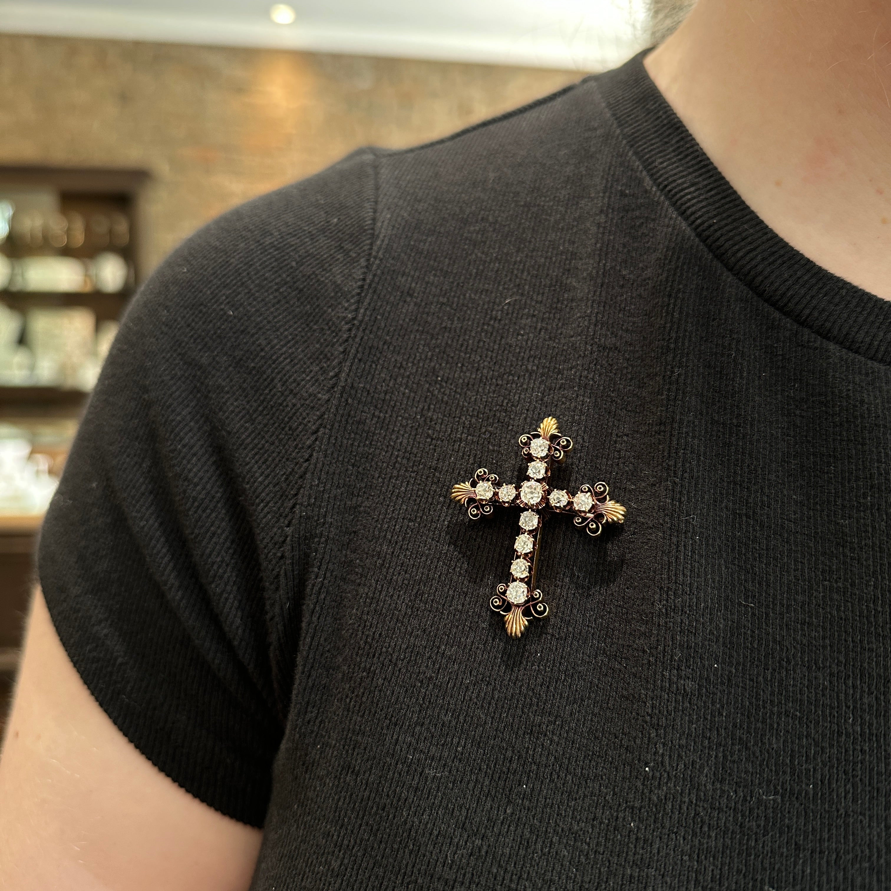 Victorian 3.00 CTW Old Mine Cut Diamond Cross Brooch – Walton's