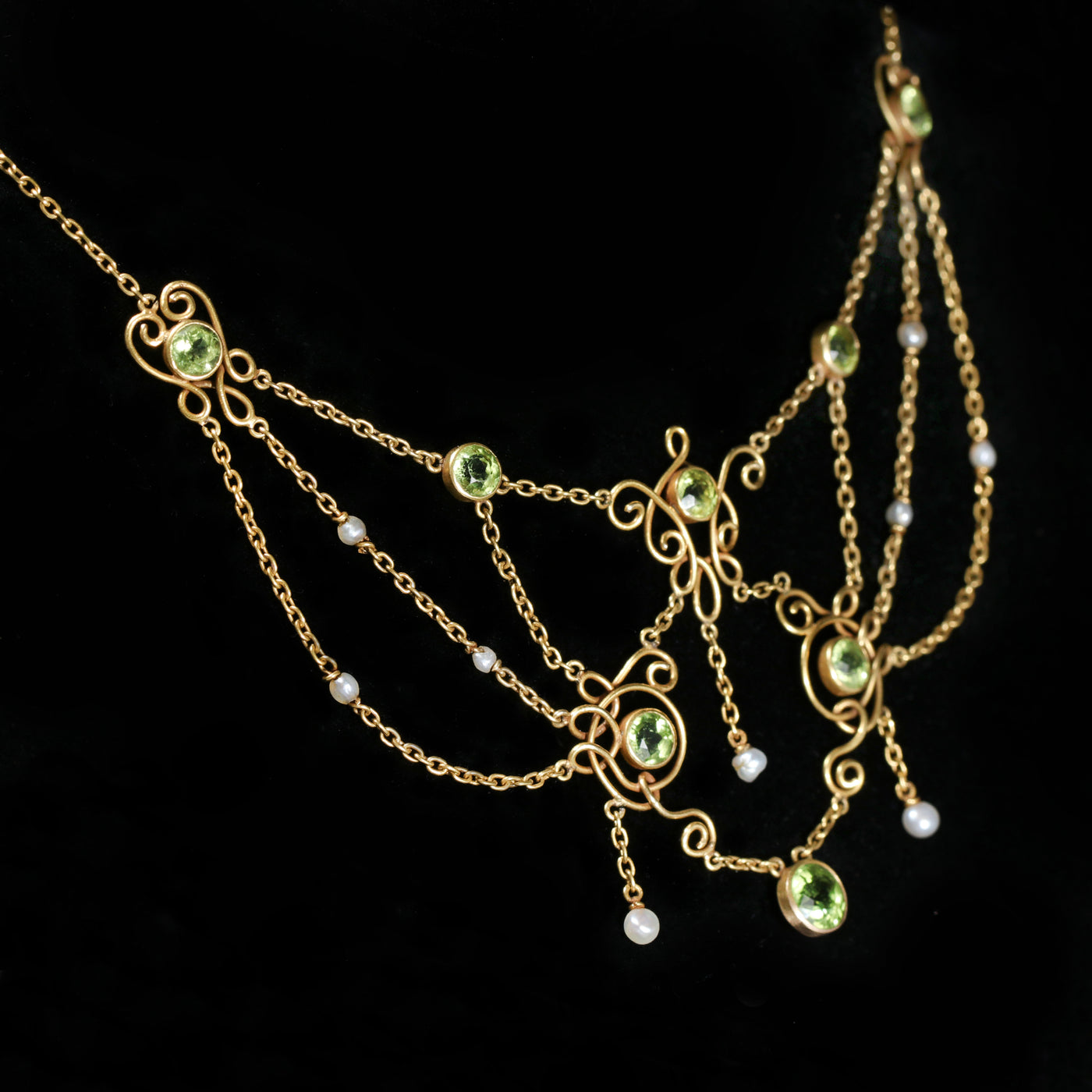 Art Nouveau 4.50 CTW Peridot and Pearl Festoon Necklace