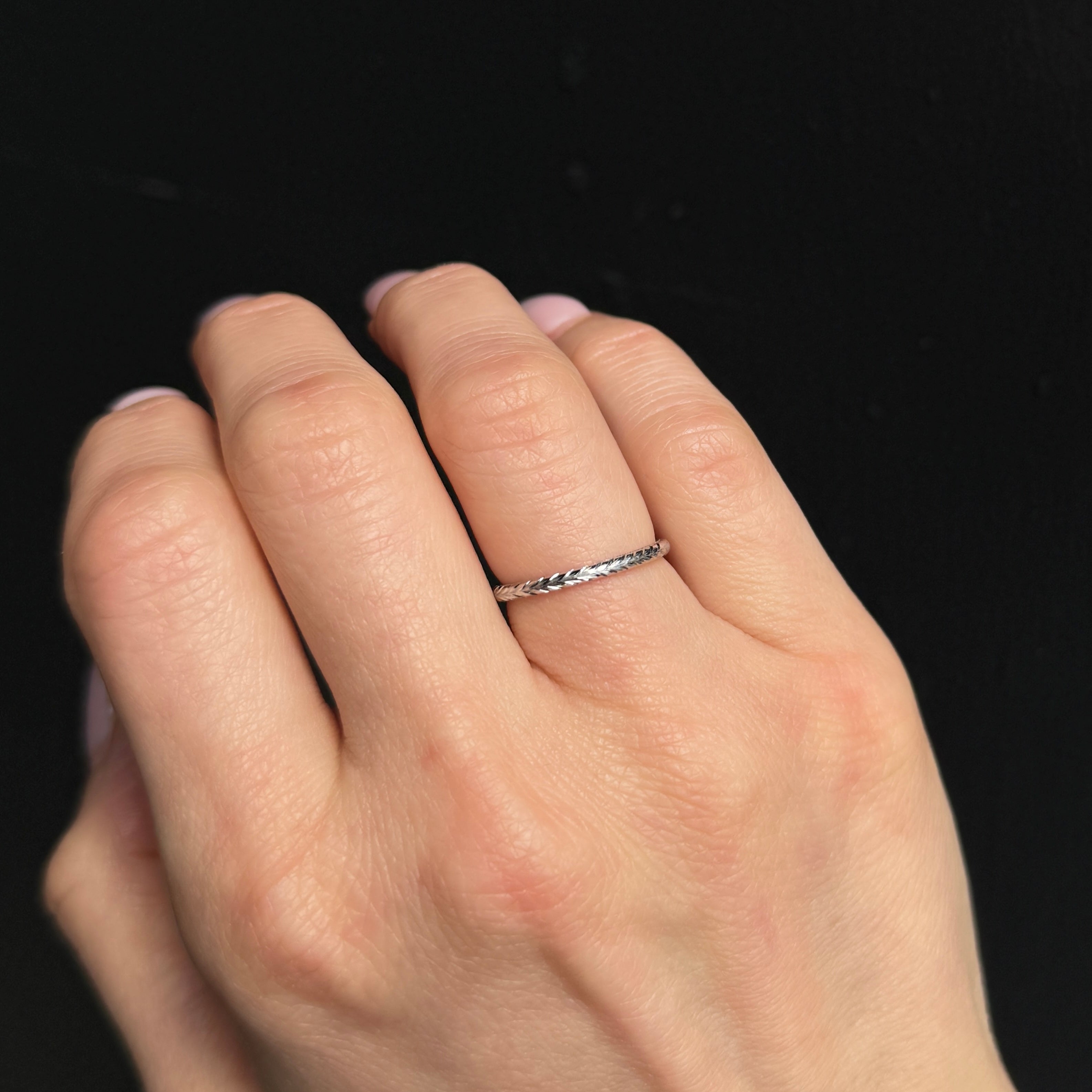 14K White Gold Wheat Engraved Band