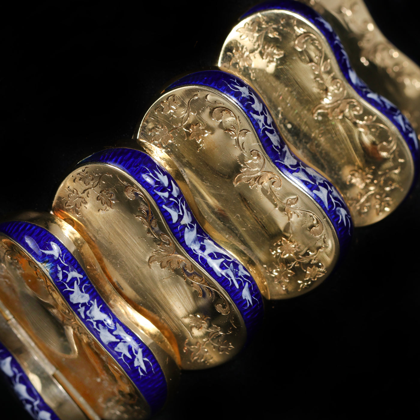 Victorian 18K Yellow Gold Blue and White Enamel Bracelet