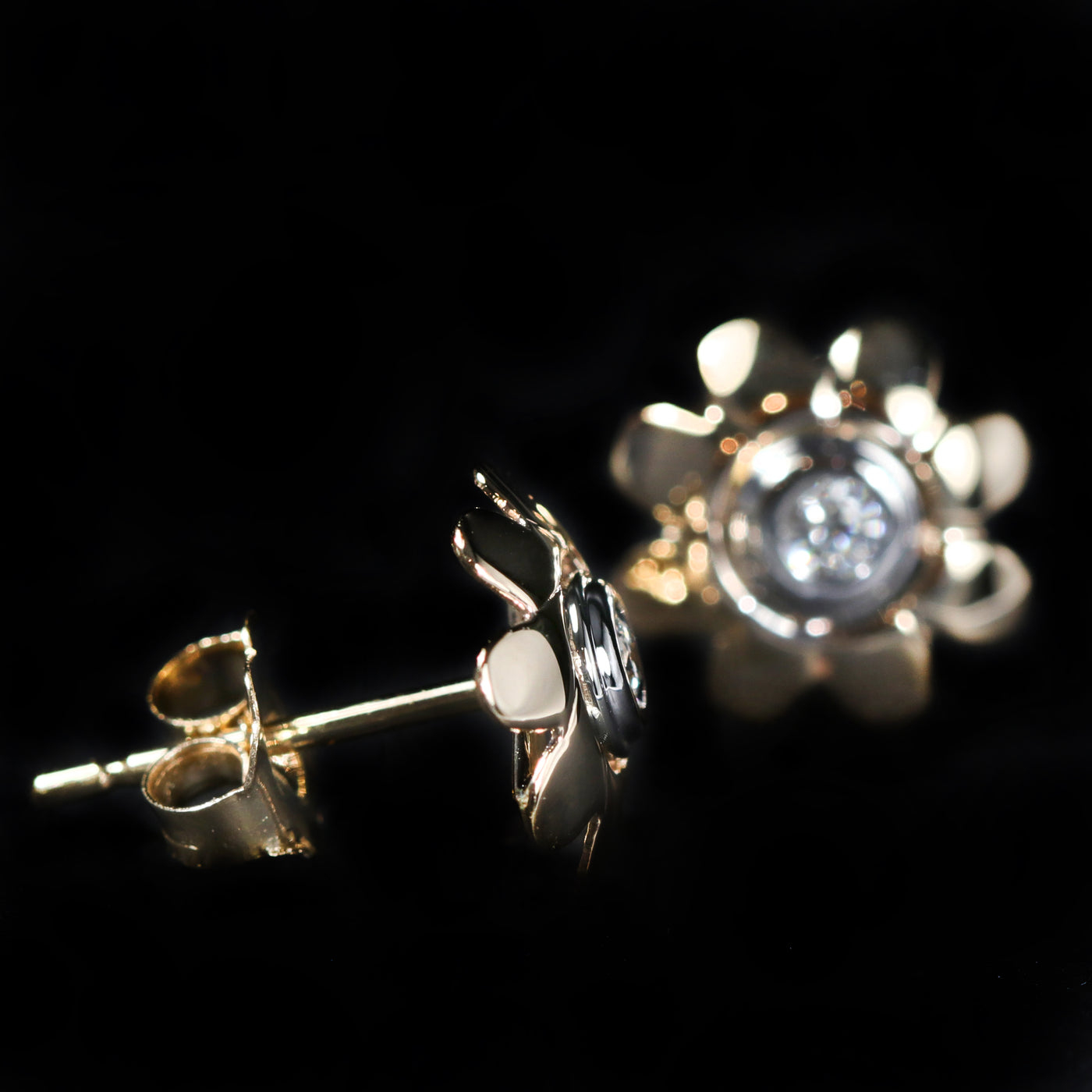 14K Yellow Gold Round Brilliant Cut Diamond Flower Stud Earrings